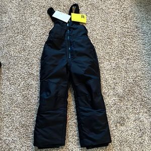 NWT XS snow pants size 4/5